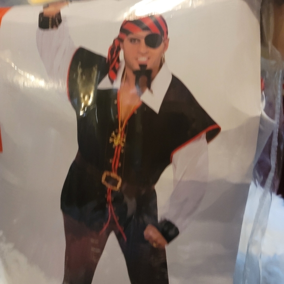 Rebel of the Sea Pirate Costume ♡ - Picture 2 of 4